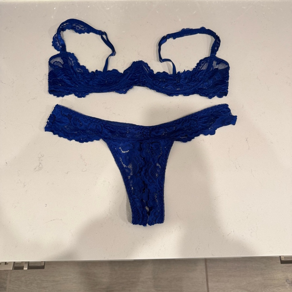 Lace Lingerie Set in Blue